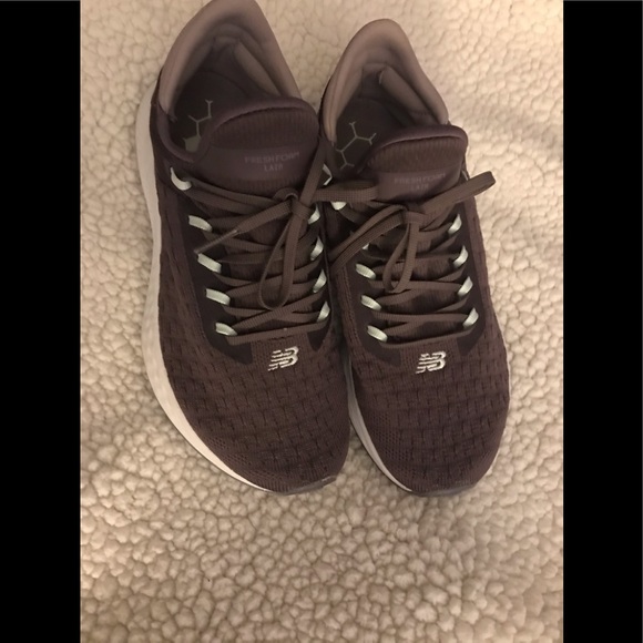 New Balance Running Shoes Size 5.5 - Like New - Picture 2 of 4